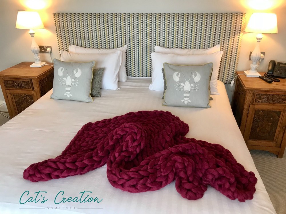 Raspberry colour blanket on a bed