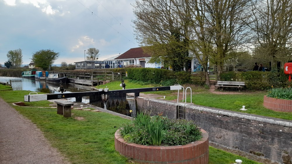 The canal with gate and the tea rooms in the background.
